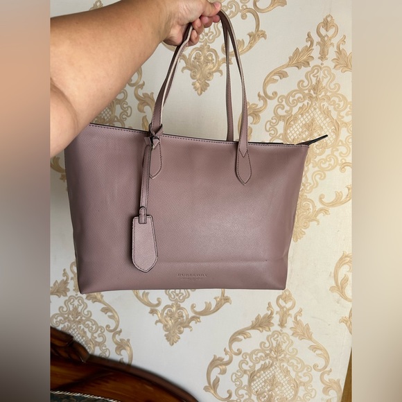 Vintage Burberry tote bag. Used . Size medium - Picture 9 of 13